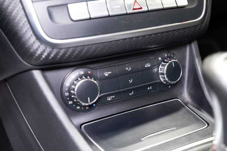MERCEDES-BENZ A 180 28