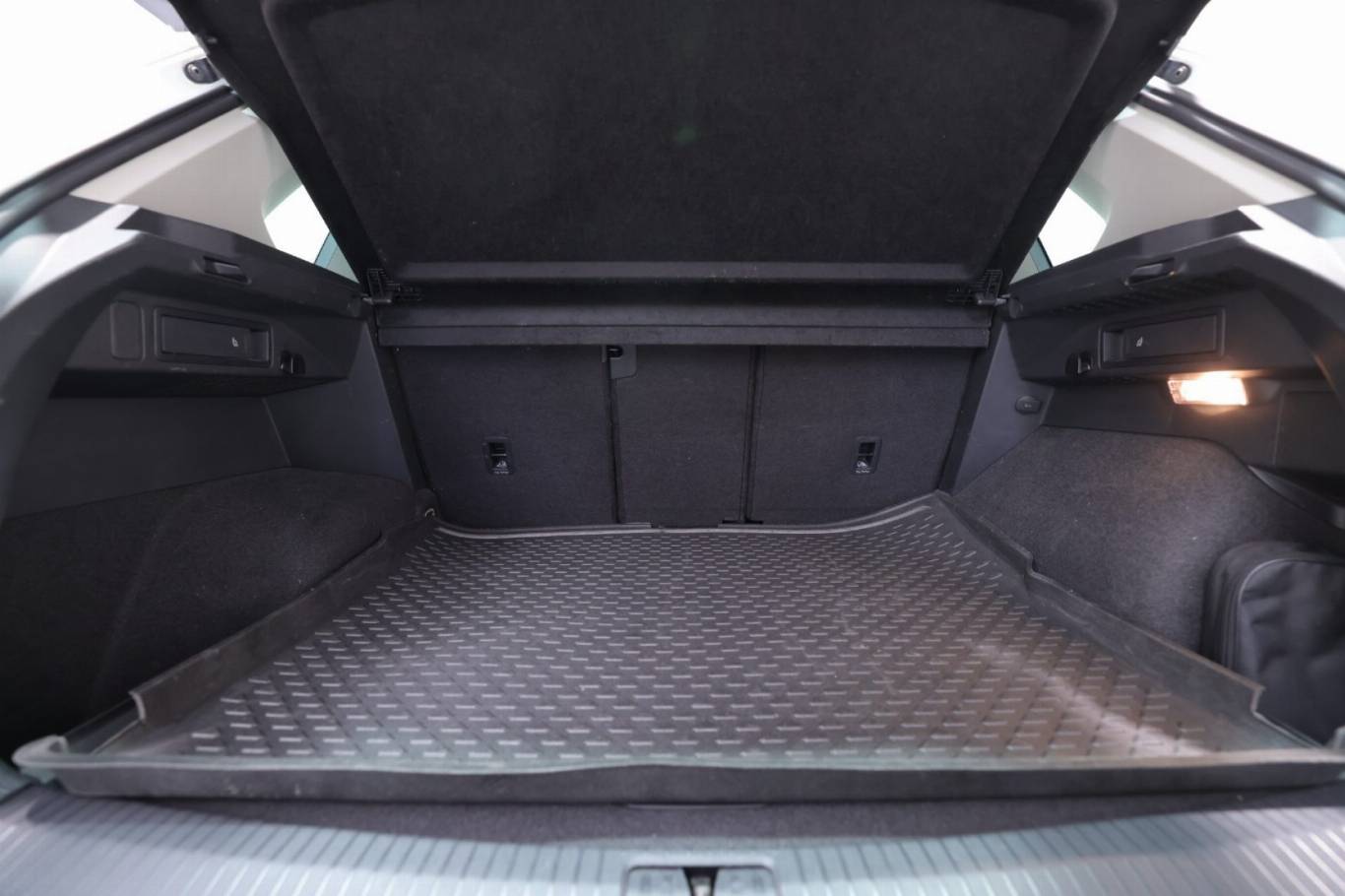 VOLKSWAGEN Tiguan 52