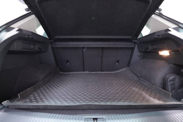 VOLKSWAGEN Tiguan 52