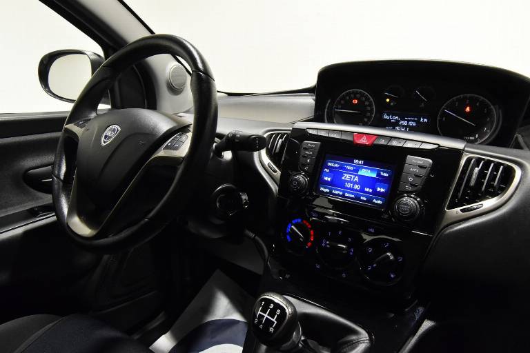LANCIA Ypsilon 28