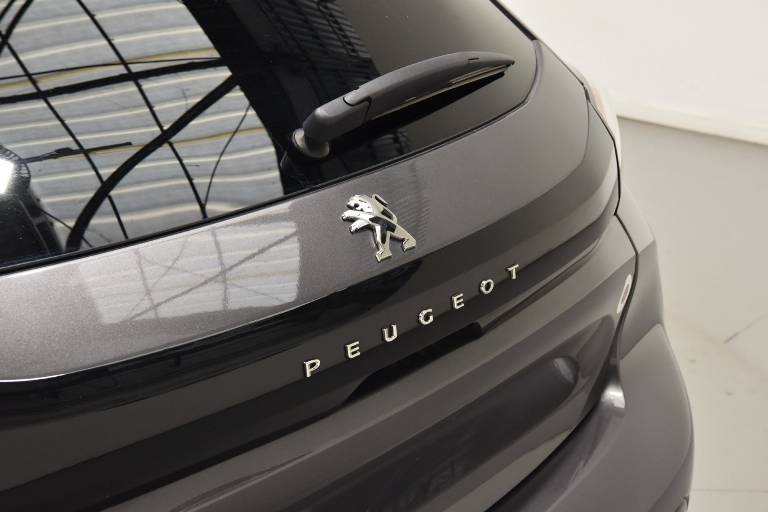 PEUGEOT 208 38