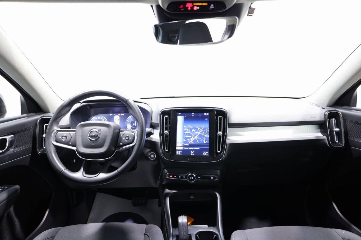 VOLVO XC40 10
