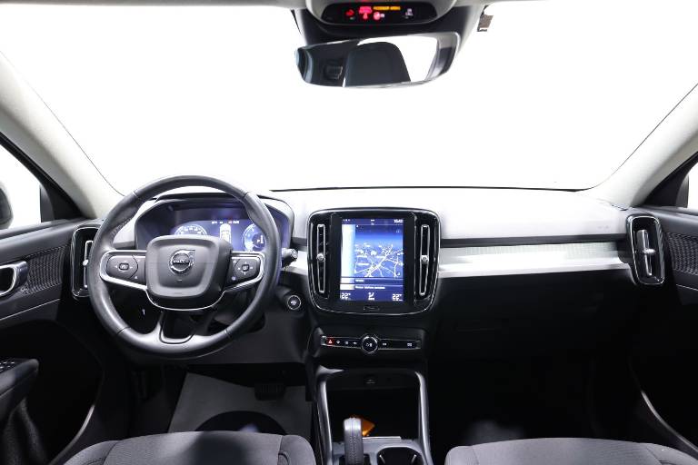 VOLVO XC40 10