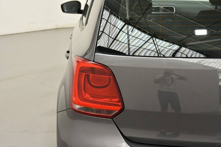 VOLKSWAGEN Polo 17