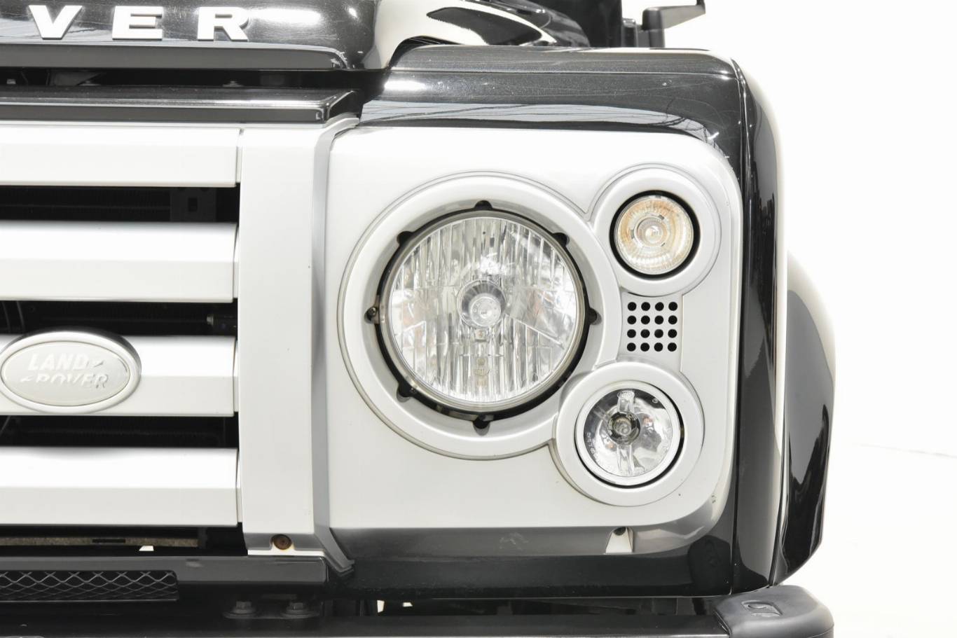 LAND ROVER Defender 15