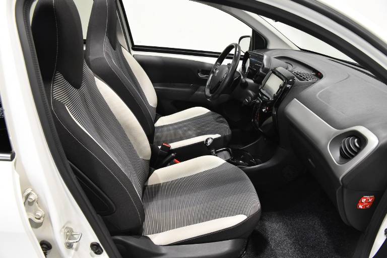 PEUGEOT 108 28
