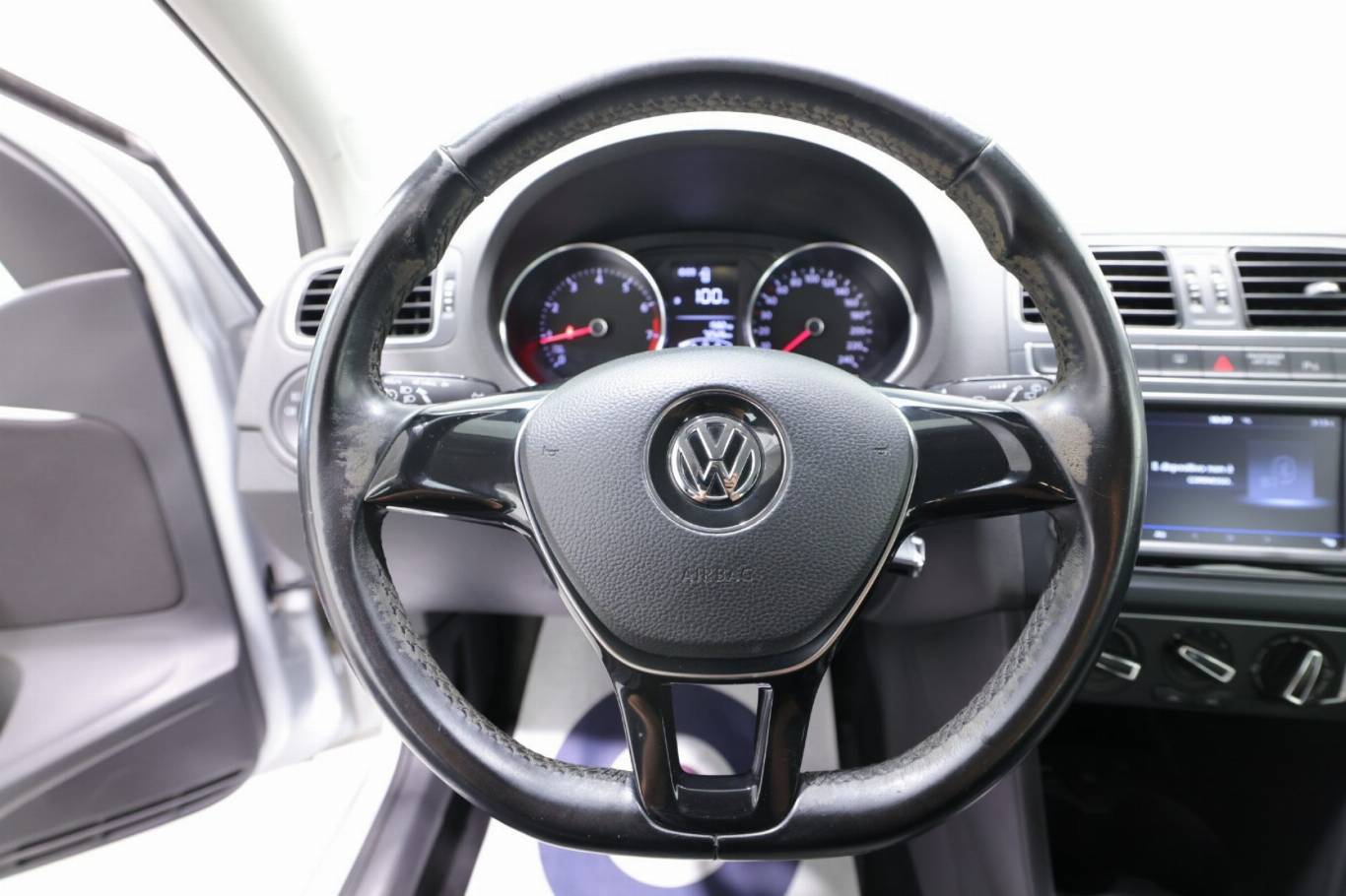 VOLKSWAGEN Polo 7
