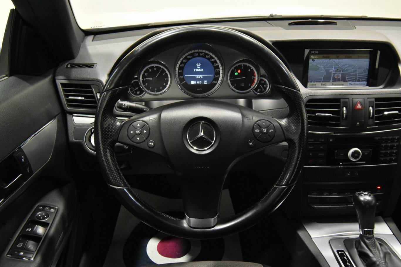 MERCEDES-BENZ E 220 21