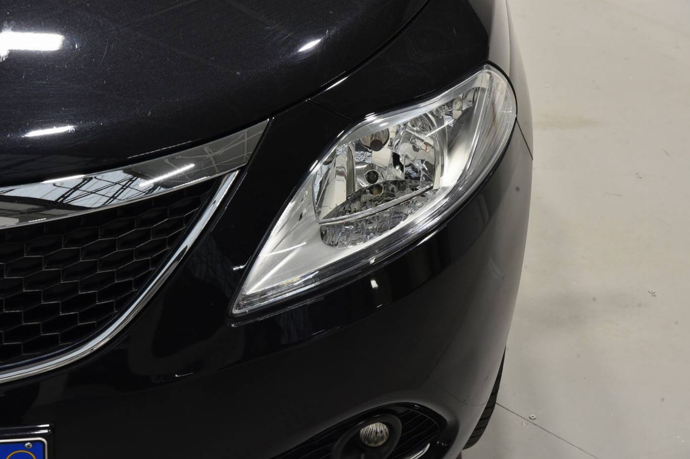 LANCIA Ypsilon 8