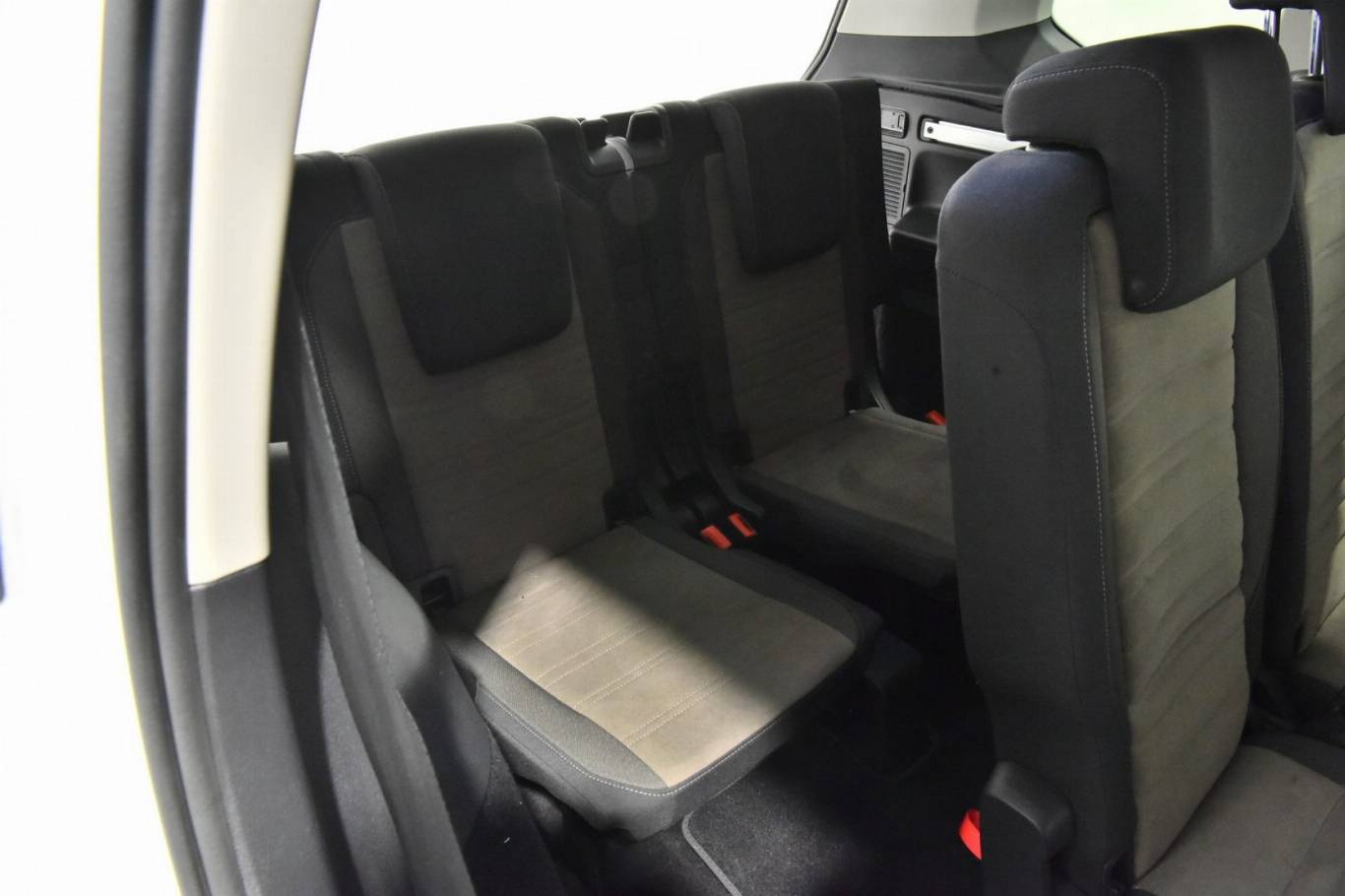 VOLKSWAGEN Touran 14