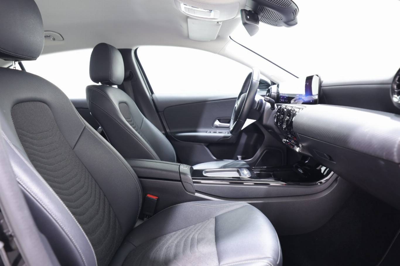 MERCEDES-BENZ A 180 51