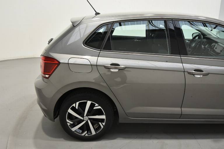 VOLKSWAGEN Polo 49