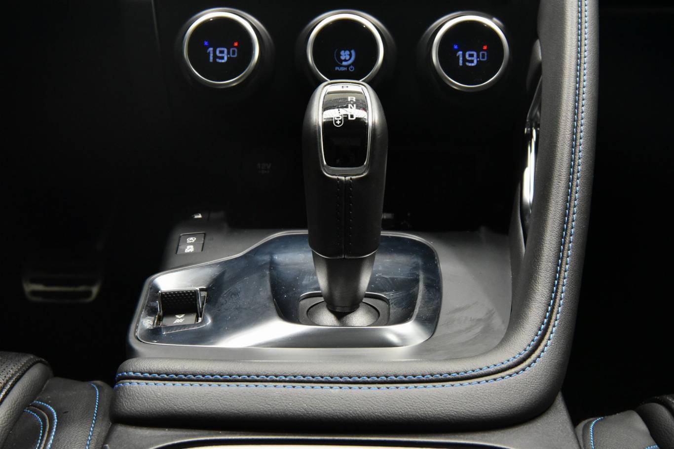 JAGUAR E-Pace 10