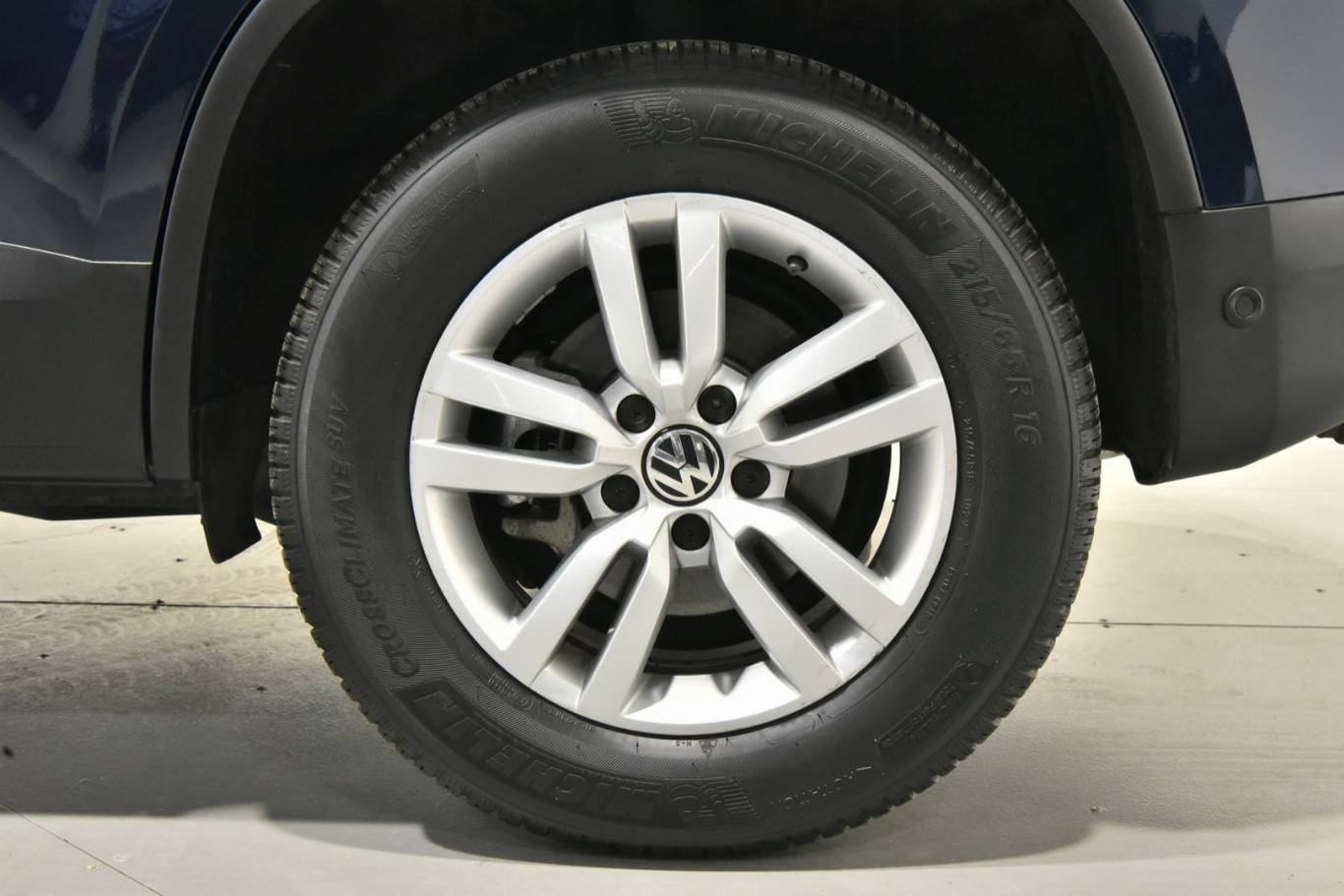 VOLKSWAGEN Tiguan 13