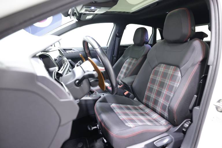 VOLKSWAGEN Polo 6