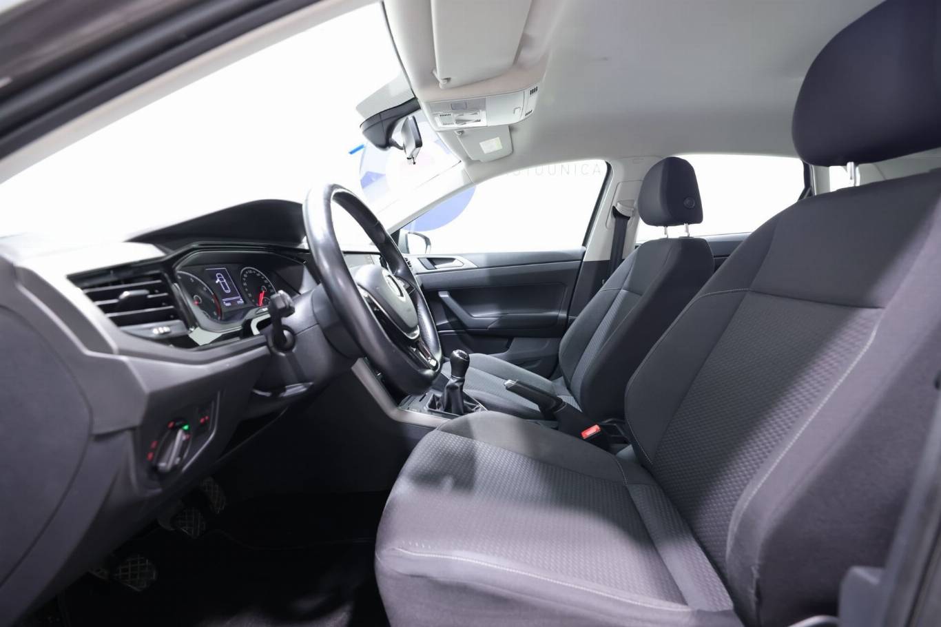 VOLKSWAGEN Polo 13