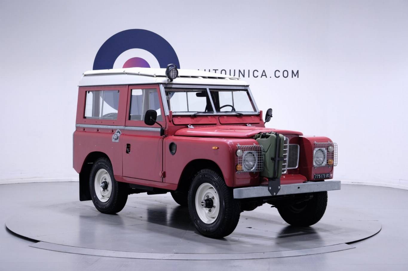 LAND ROVER Defender 3