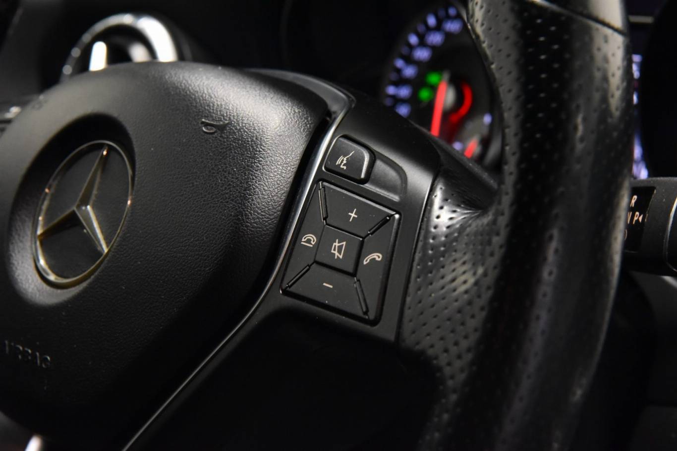 MERCEDES-BENZ CLA 200 39