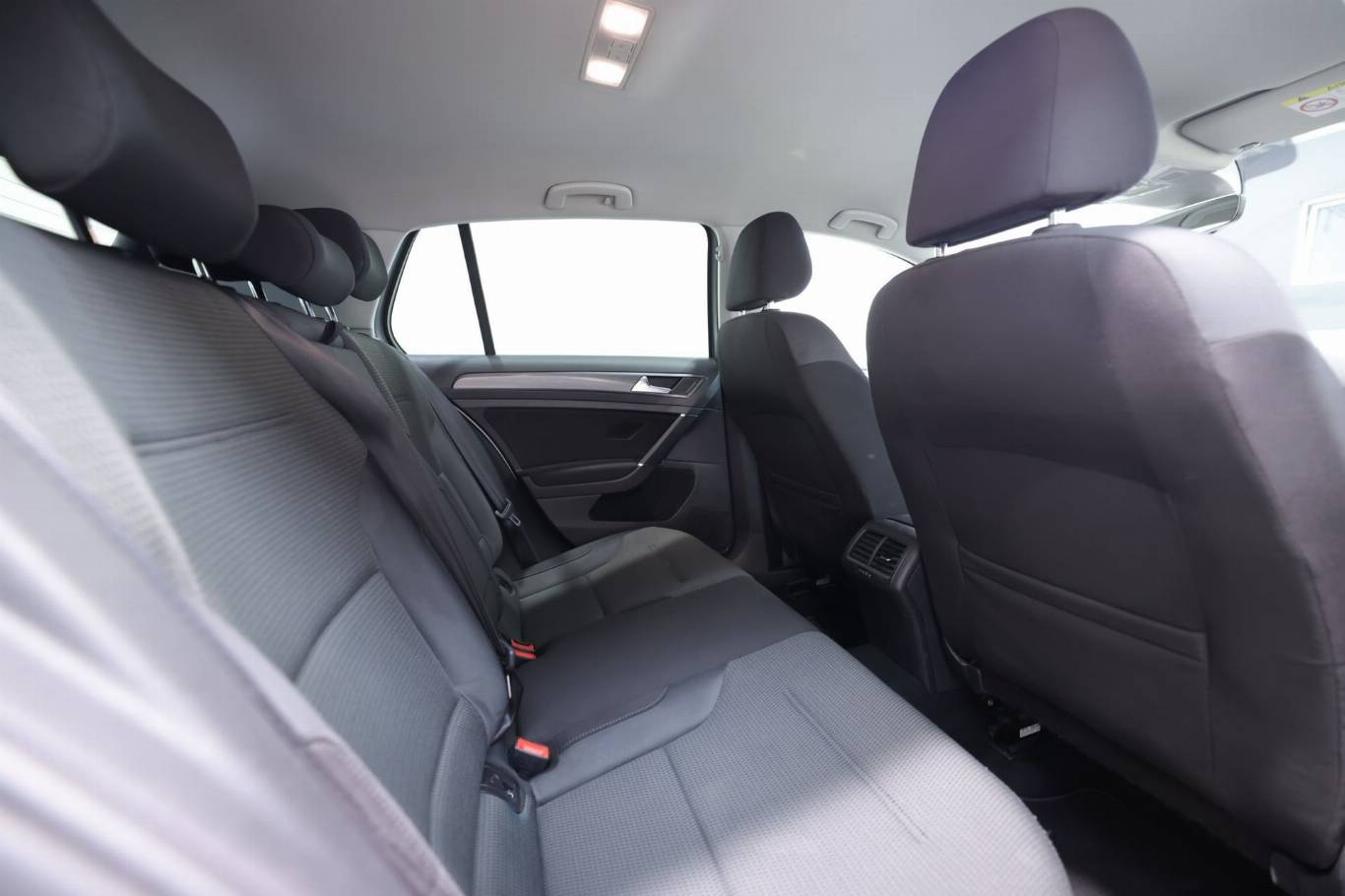 VOLKSWAGEN Golf 49