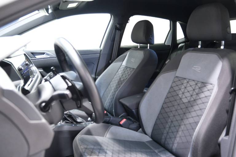 VOLKSWAGEN Polo 6