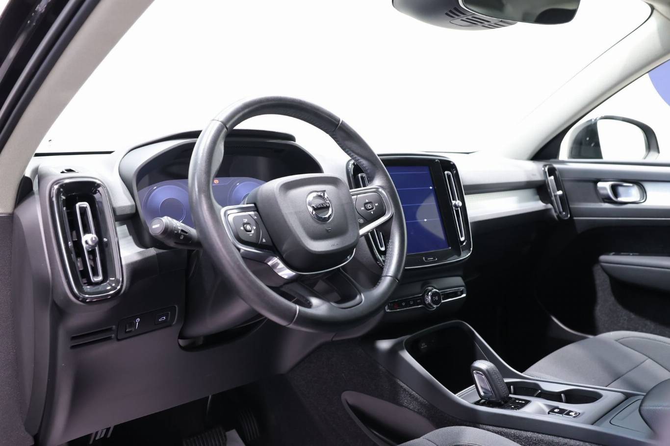 VOLVO XC40 5