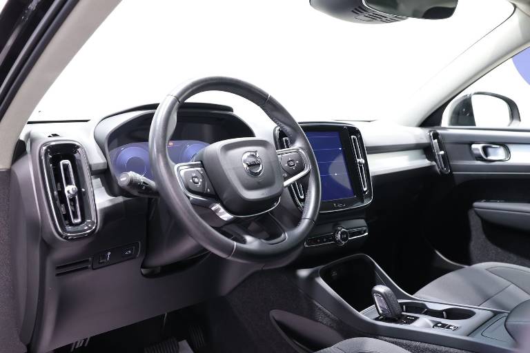 VOLVO XC40 5