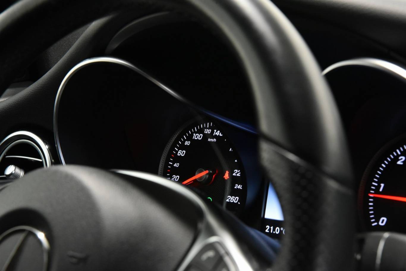 MERCEDES-BENZ GLC 220 24