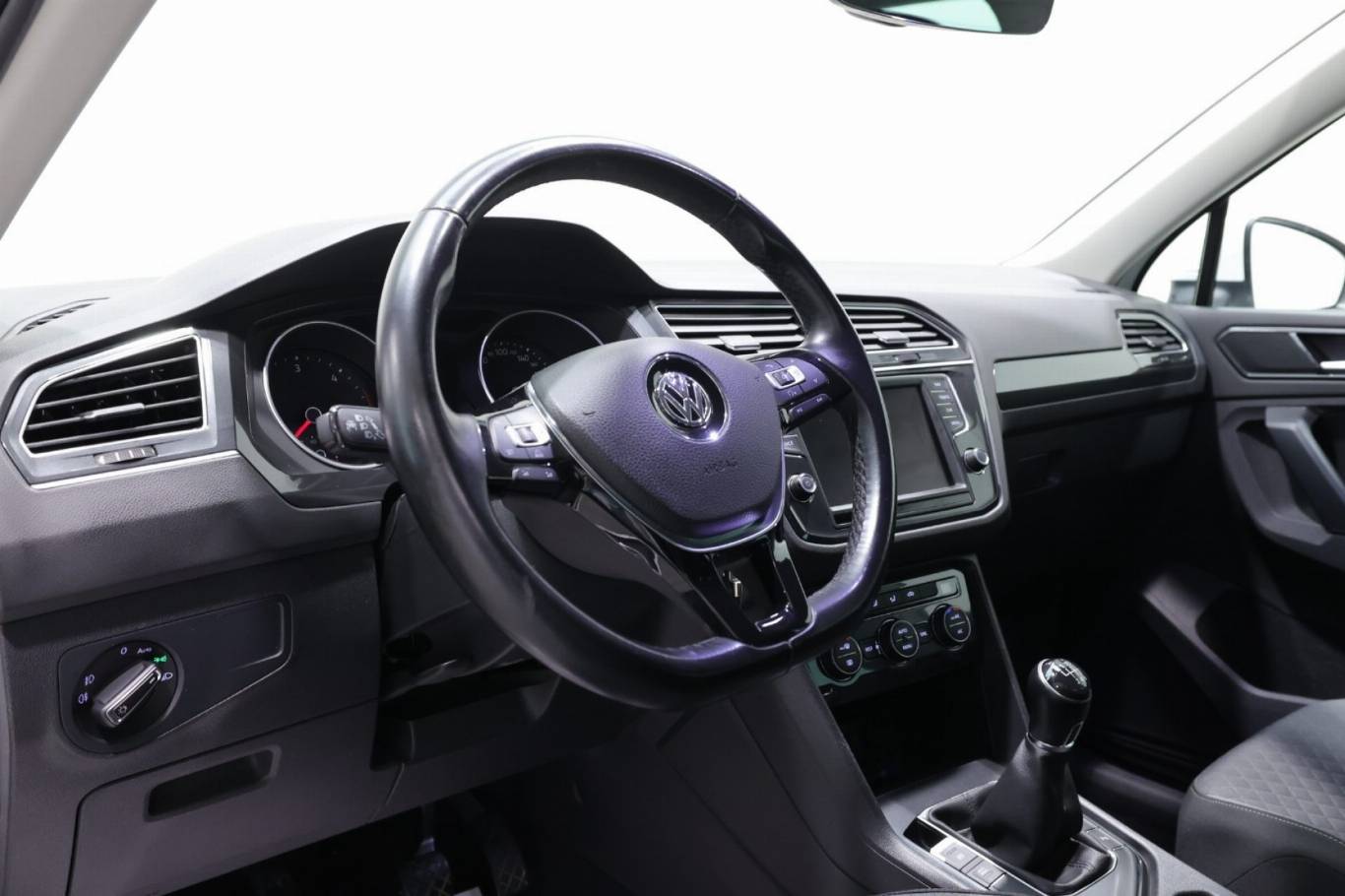 VOLKSWAGEN Tiguan 5