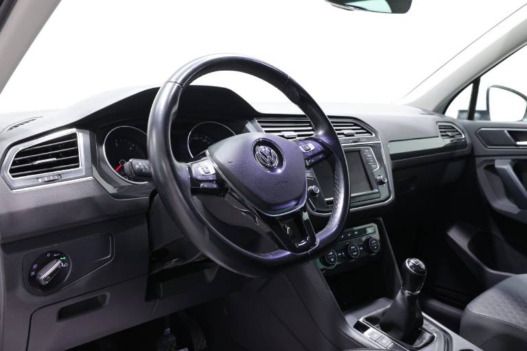 VOLKSWAGEN Tiguan 5