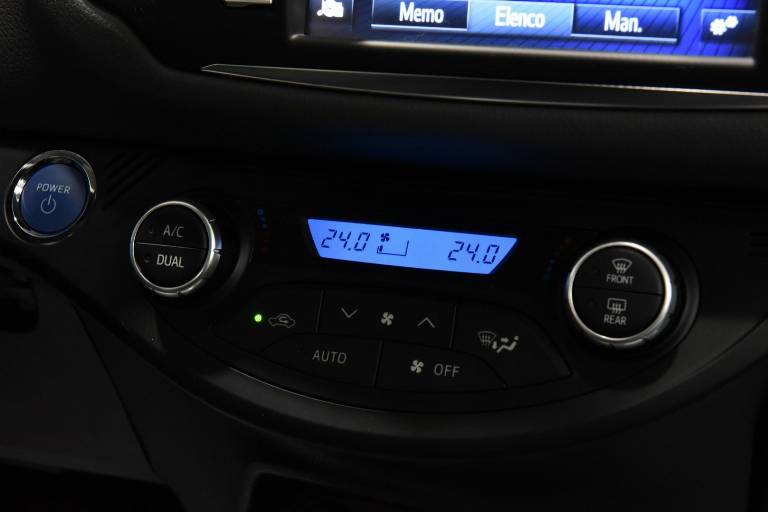 TOYOTA Yaris 14