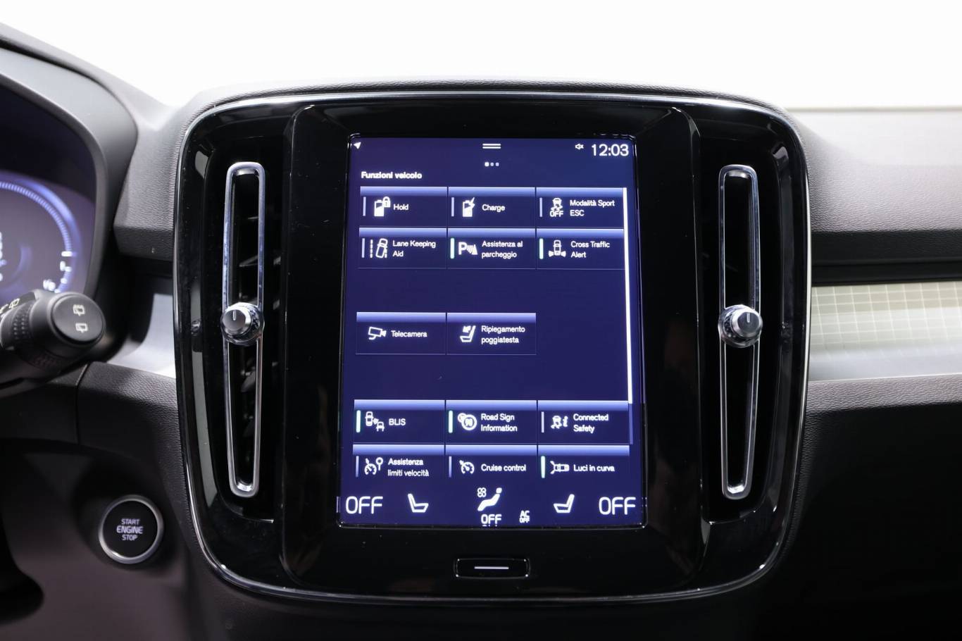 VOLVO XC40 28