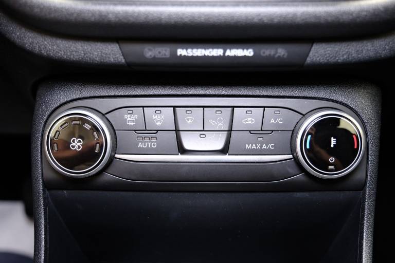 FORD Fiesta 27