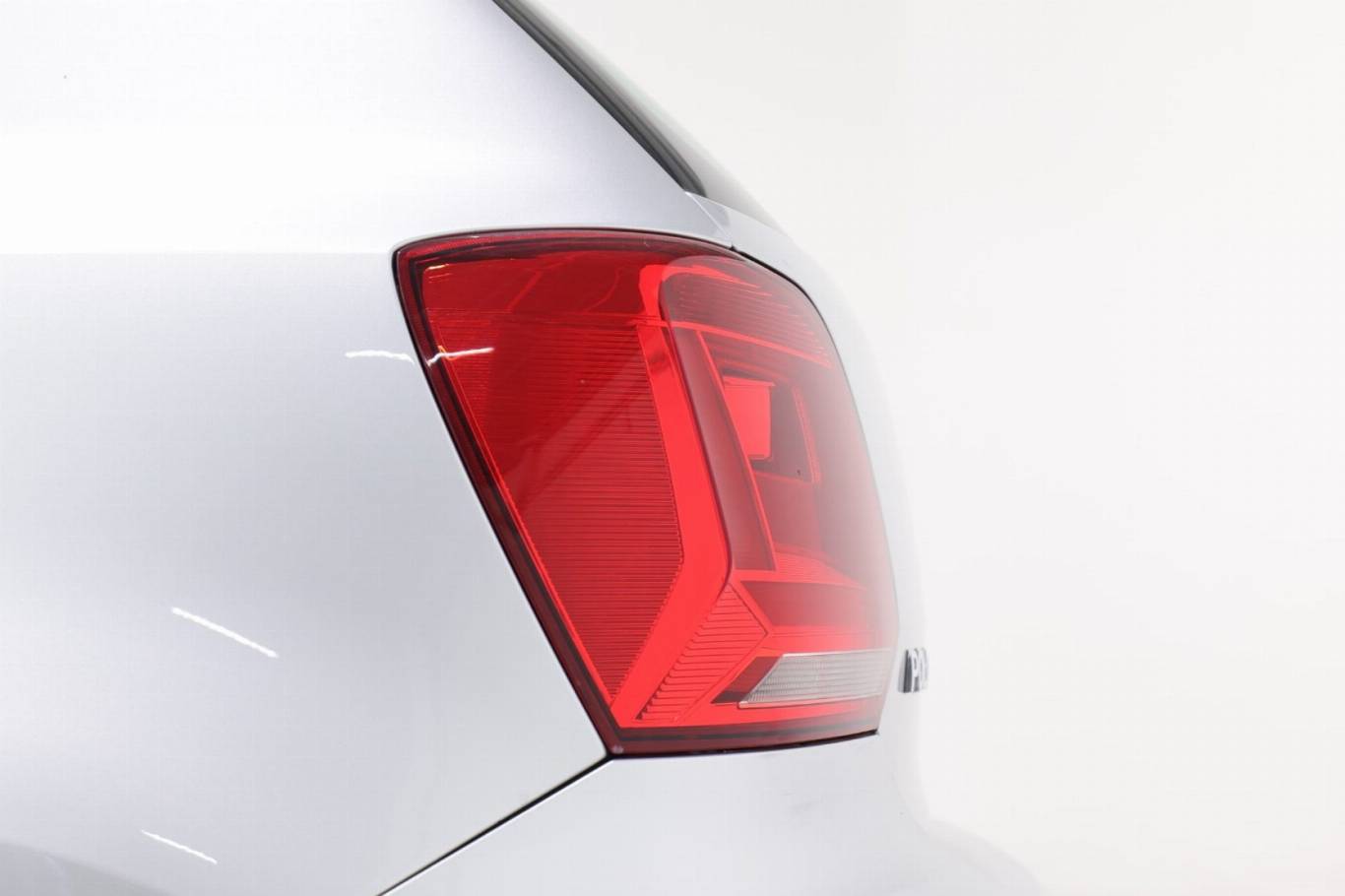 VOLKSWAGEN Polo 33