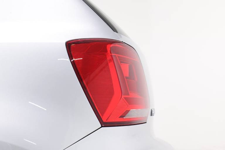 VOLKSWAGEN Polo 33