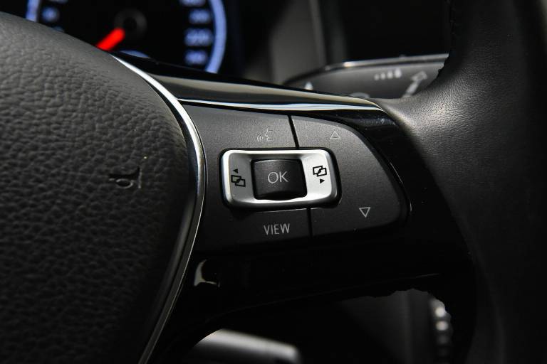 VOLKSWAGEN Polo 8