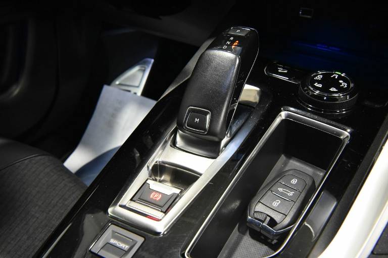 PEUGEOT 3008 12