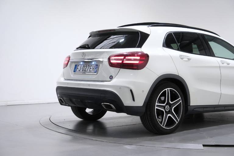MERCEDES-BENZ GLA 220 55