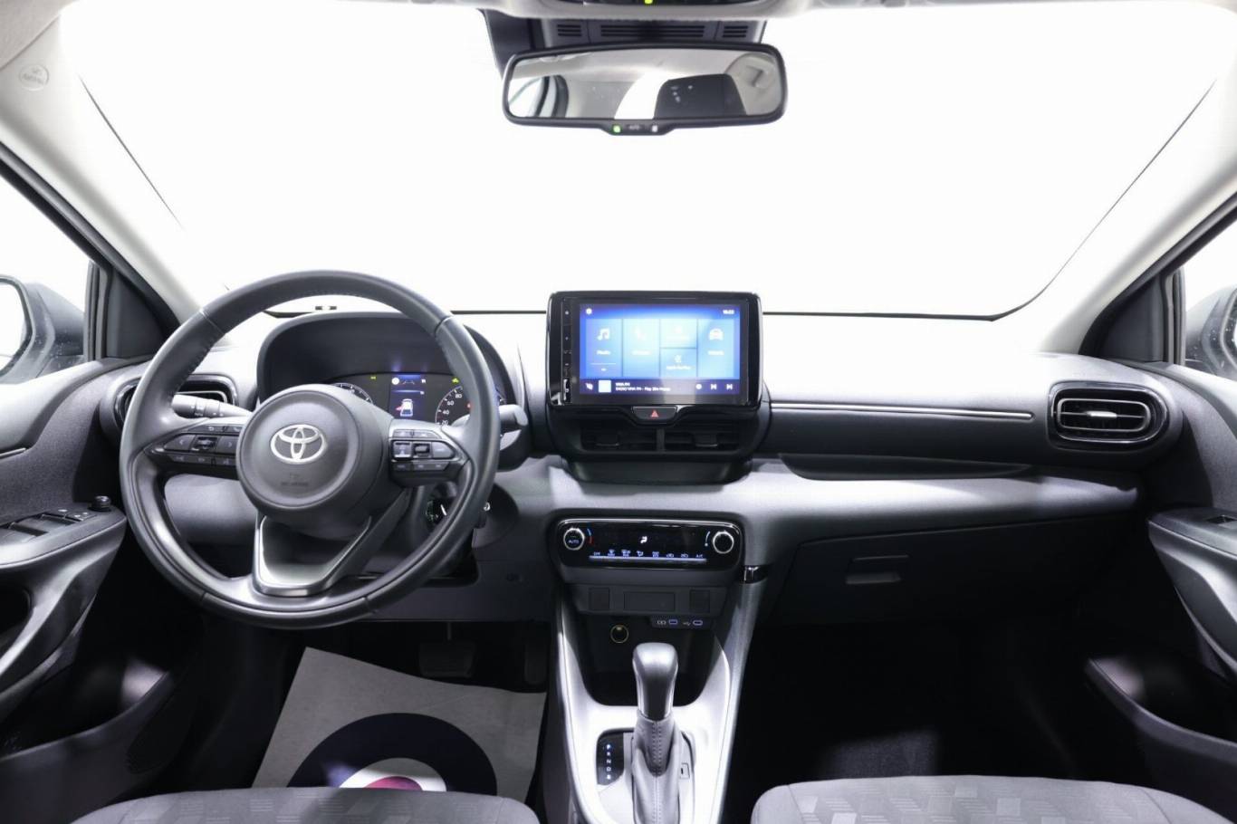 TOYOTA Yaris 10