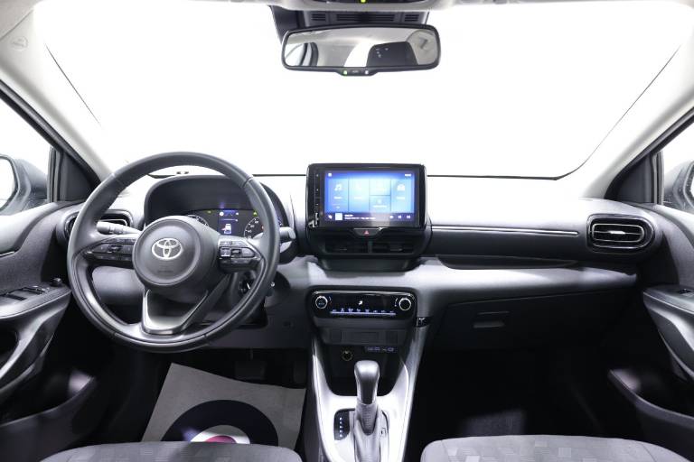 TOYOTA Yaris 10