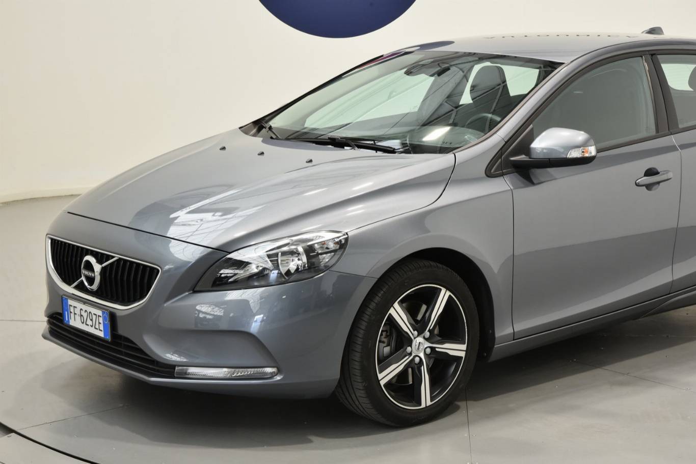 VOLVO V40 35