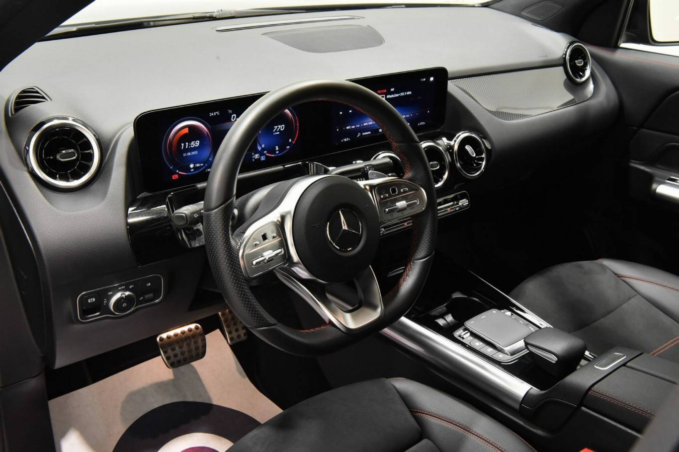 MERCEDES-BENZ GLA 200 11