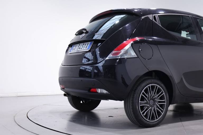 LANCIA Ypsilon 13