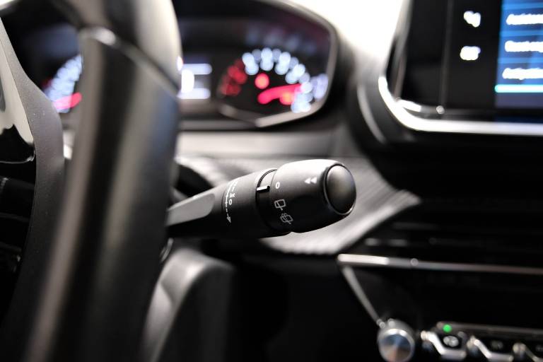 PEUGEOT 208 24