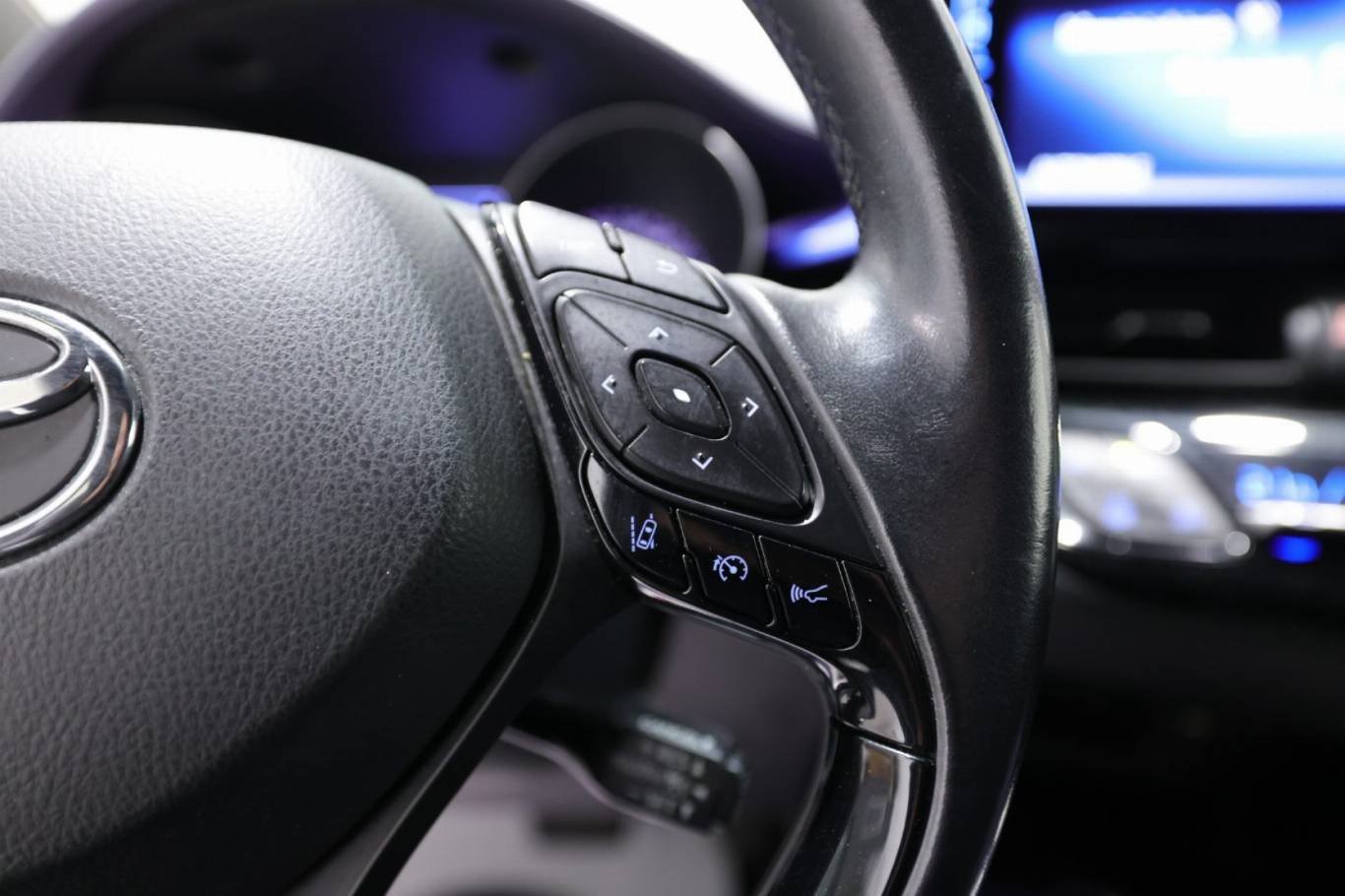TOYOTA C-HR 22