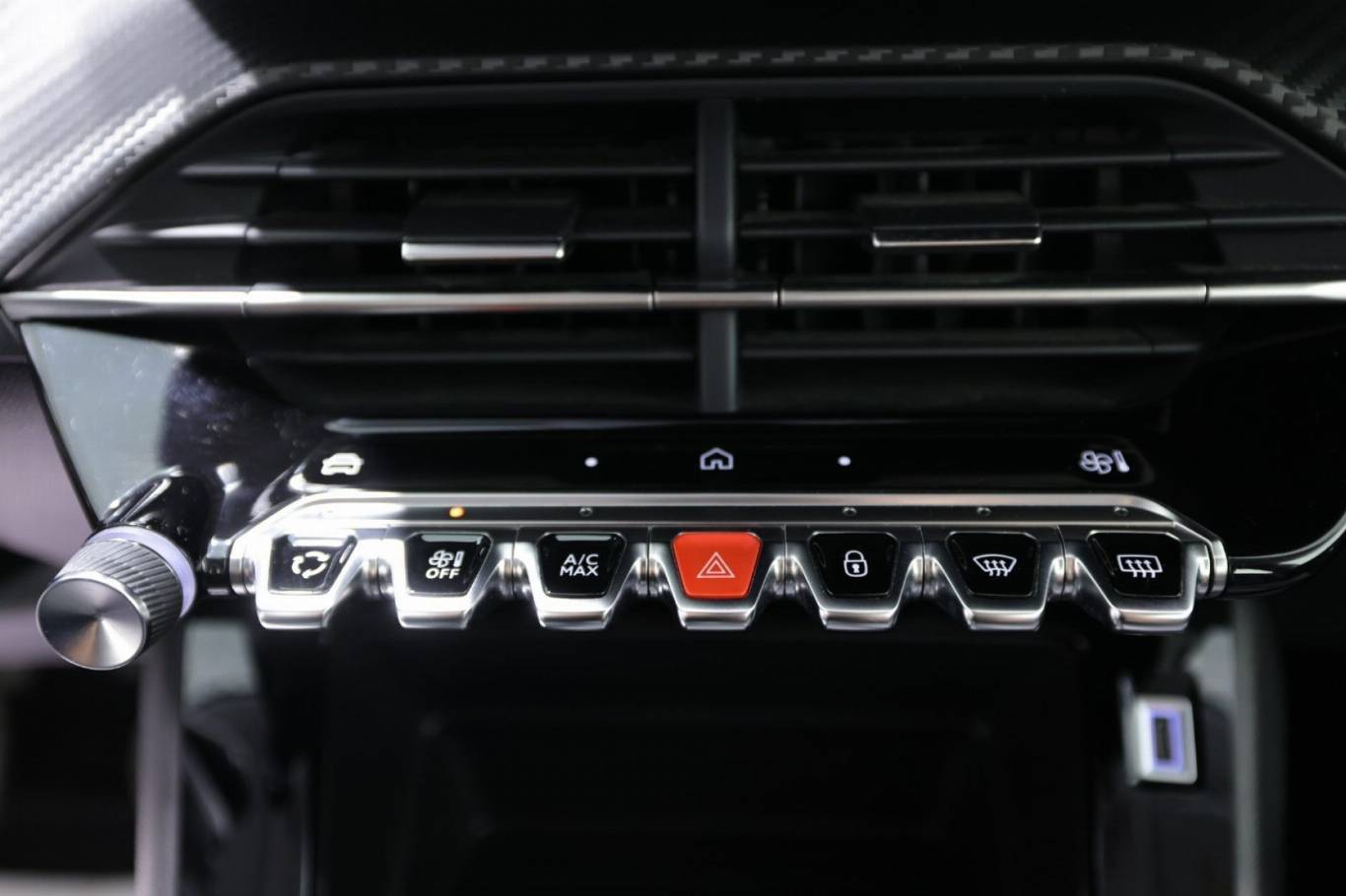 PEUGEOT 208 29