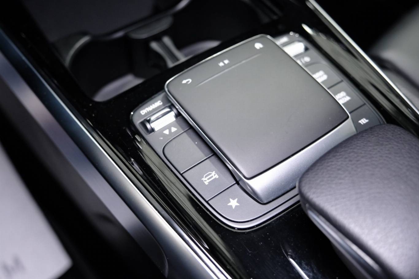 MERCEDES-BENZ GLB 200 27