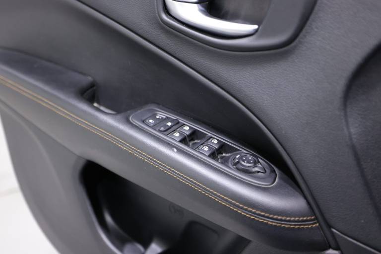 JEEP Compass 36