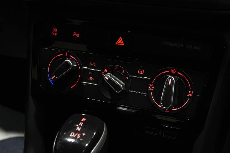 VOLKSWAGEN T-Cross 42