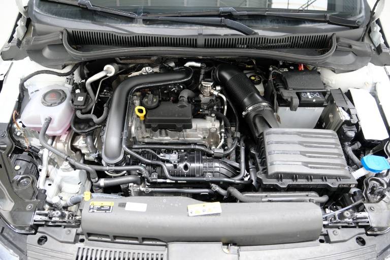 VOLKSWAGEN Polo 58