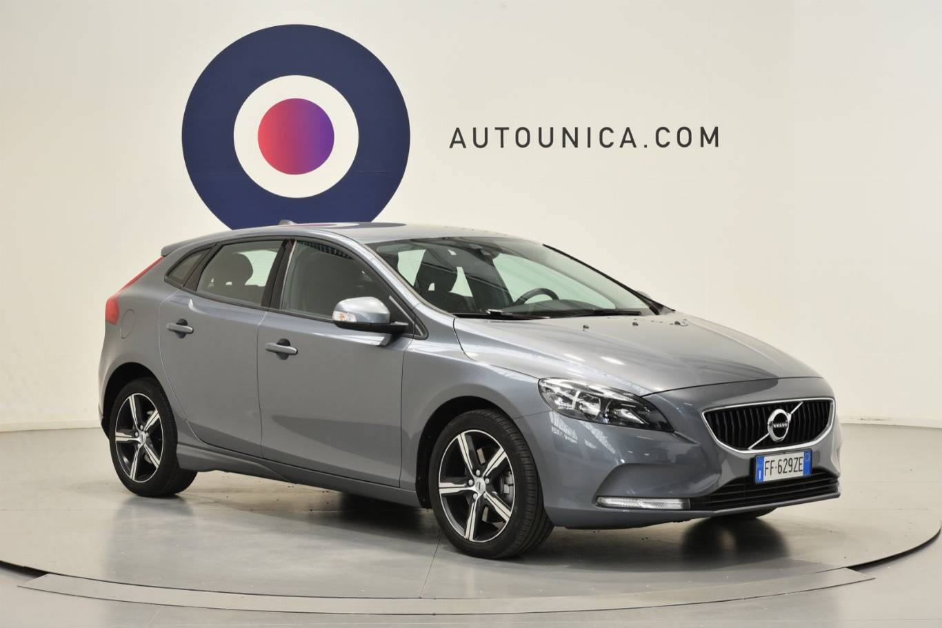 VOLVO V40 29